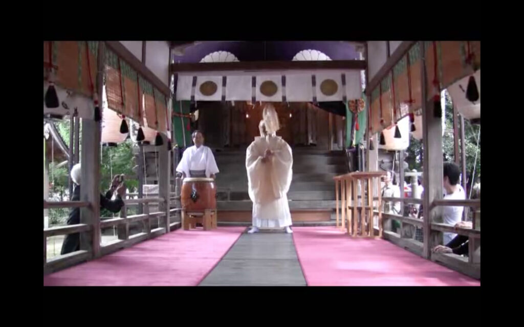 丹後久美浜・神谷太刀宮の祭礼奉納神楽